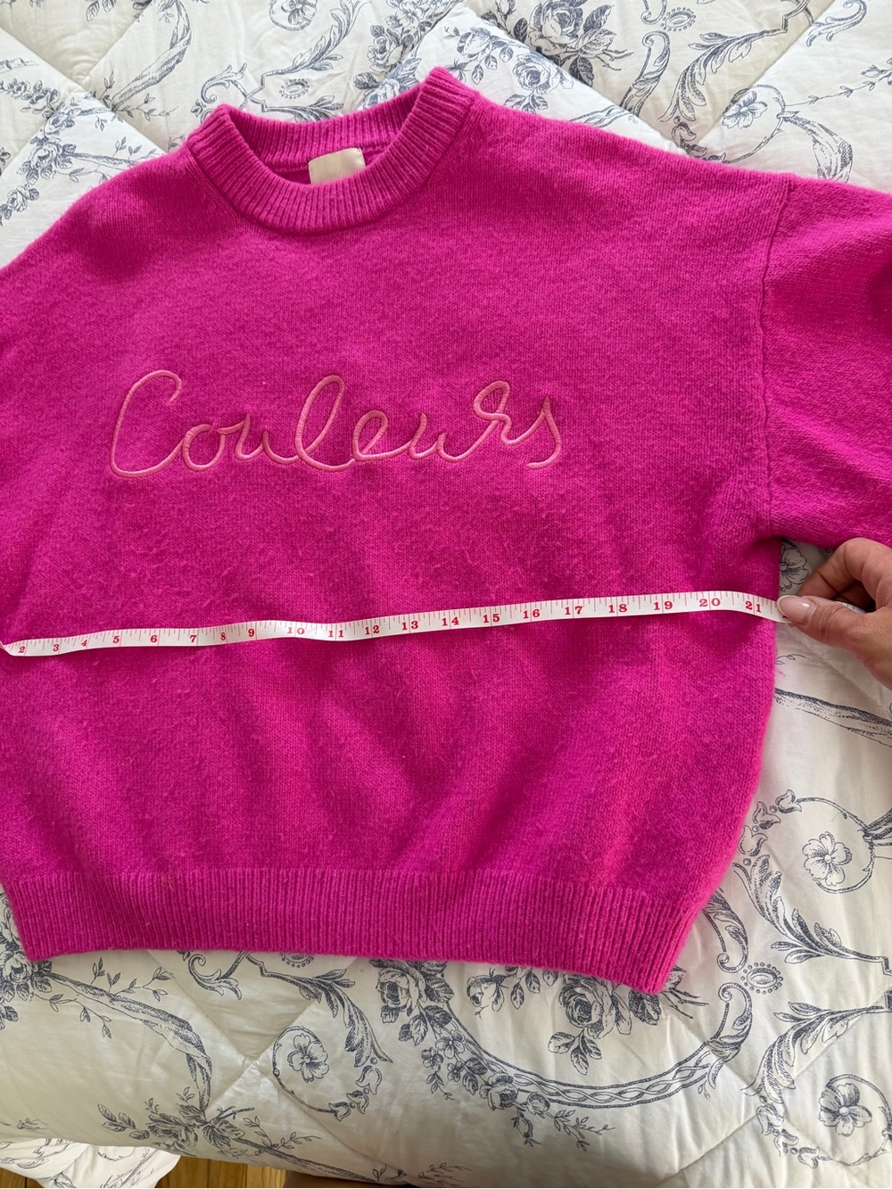 H&M Bright Pink Crewneck Sweater with "Couleurs" Embroidery (5) - Picture 5 of 5